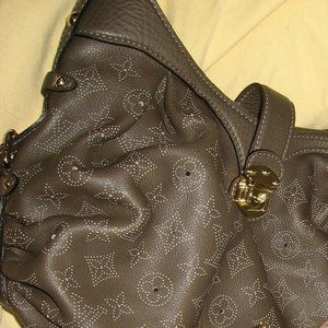 Louis Vuitton - Stellar PM Mahina Leather Gris Elephant